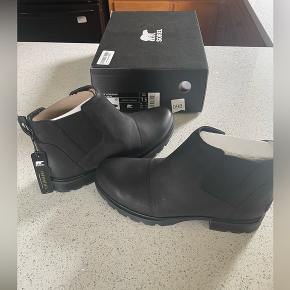Sorel Black Waterproof Chelsie Boot Sz 7.5 - New - Picture 2 of 4